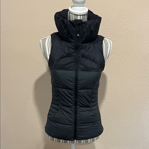 lululemon athletica Jackets & Blazers - Lululemon Women's Black/Grey Down Vest. Very good condition. No tag. Fits like 4
